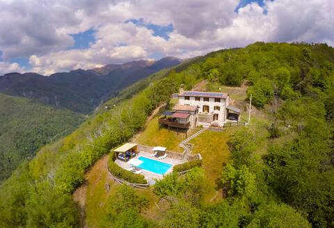 Montate - Tuscan farmhouse in spectacular setting