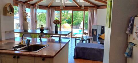 Quiet house with pool