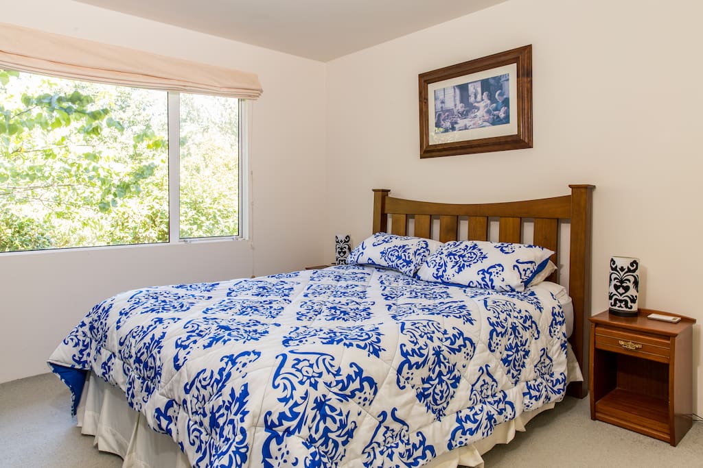 Main bedroom - Queen
