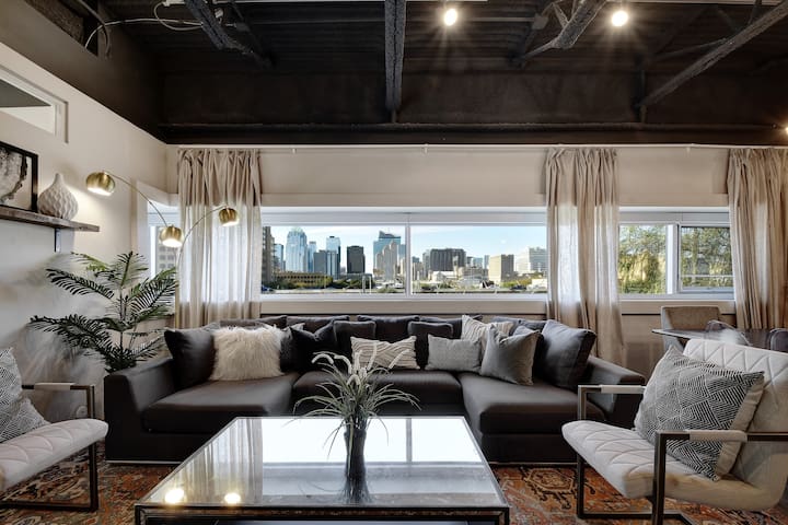 2x Extraordinary Lofts Overlooking Downtown