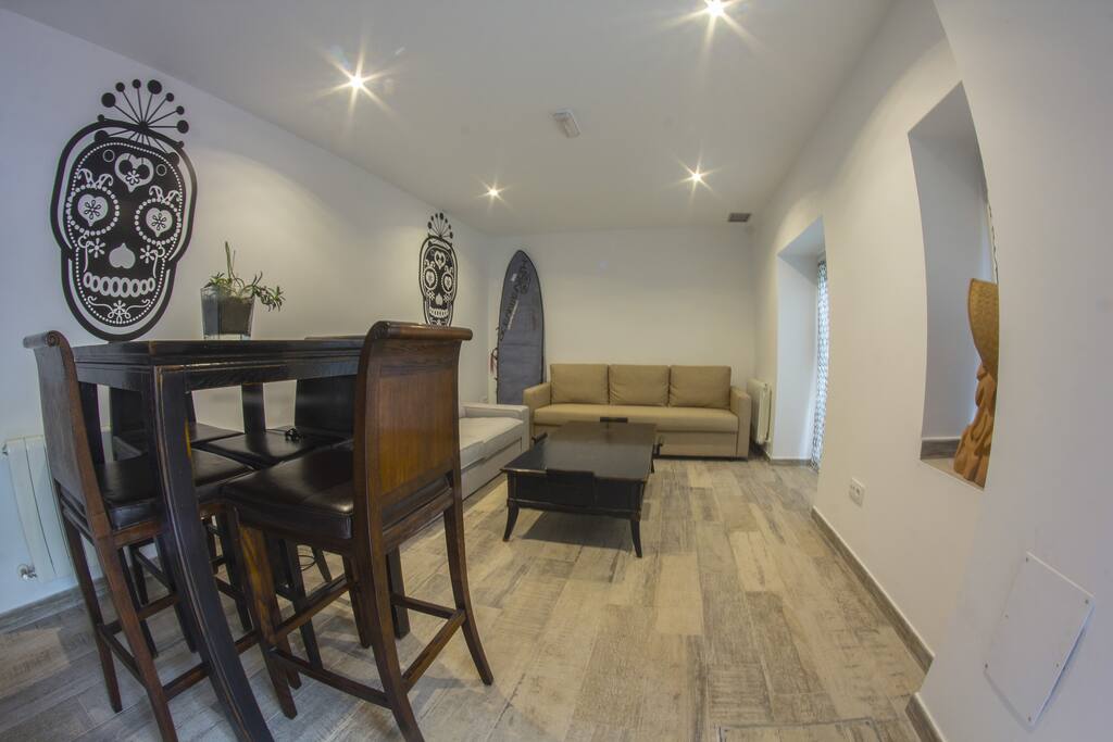 Recepción y sala de estar