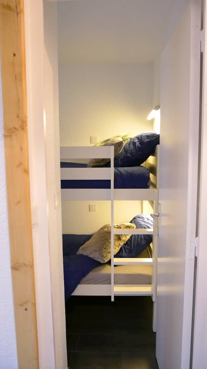 Habitación con cama de matrimonio
2 camas individuales 90 x 190 cm

> No se proporciona ropa de cama