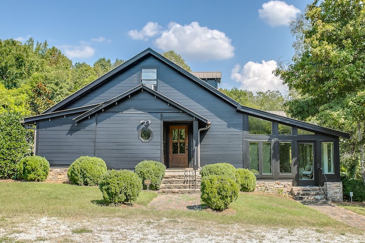 Chic Leiper S Fork Retreat On 15 Acres With A Pond Houses For Rent In Franklin Tennessee United States
