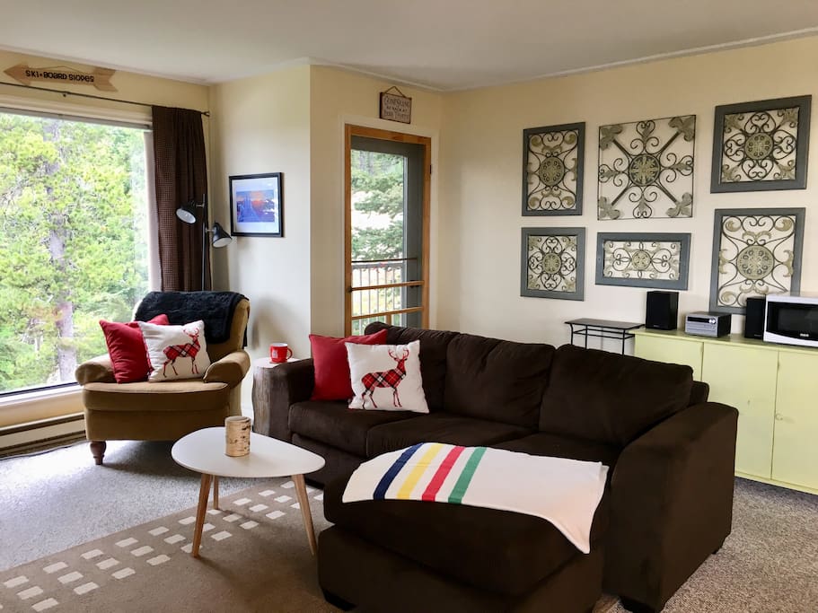 Living room, door to one of two decks