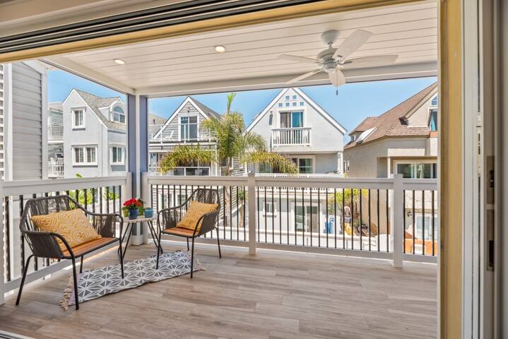 Designer Beach House | AC | Attached Garage gallery image 5