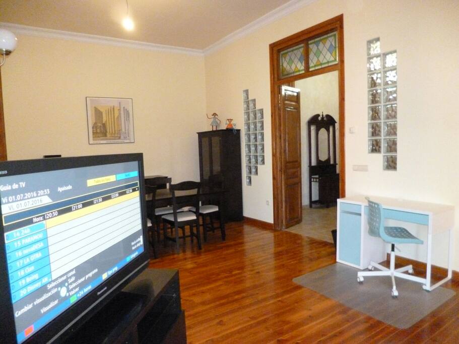 Salon, 80m.