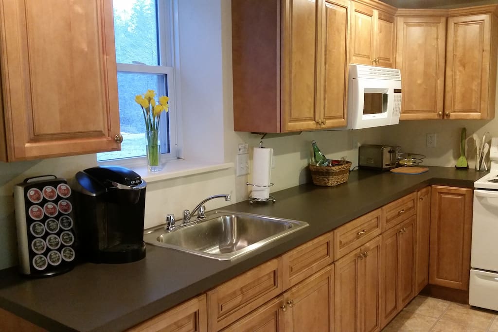 Full size kitchen with all the amenities for a home cook meal