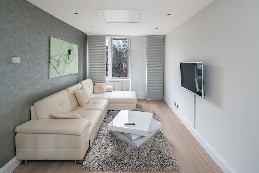 Light spacious living area with lots of comfy seating