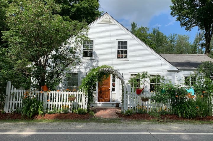 Airbnb Peterborough Vacation Rentals Places To Stay New
