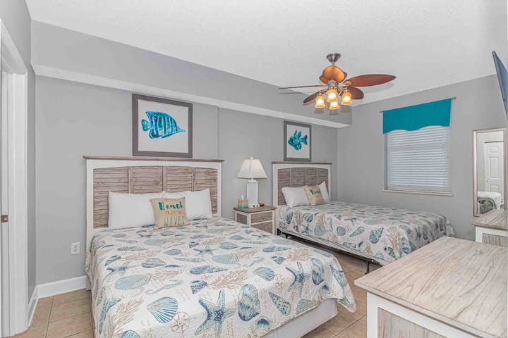 Пространа гостинска соба со 2 удобни брачни кревета! 