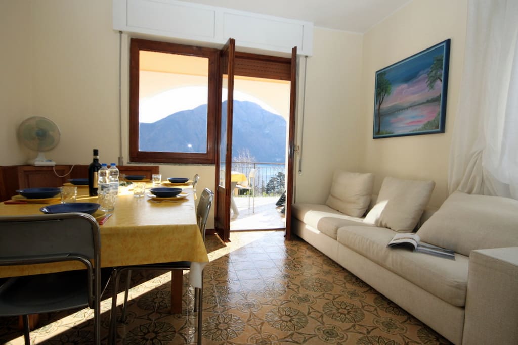 living/dining/kitchen