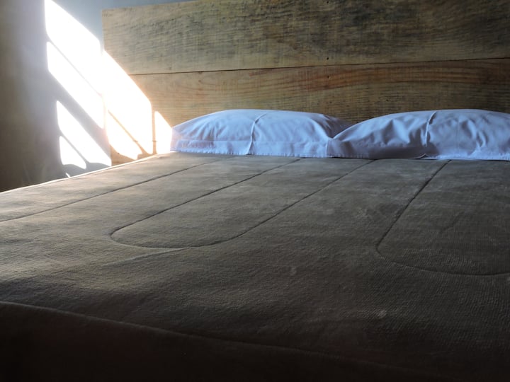 Habitación 3 estilo industrial Cama doble