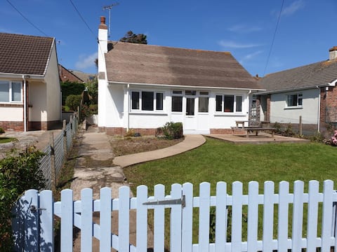 Atlantic Retreat - 5 minute stroll from the beach