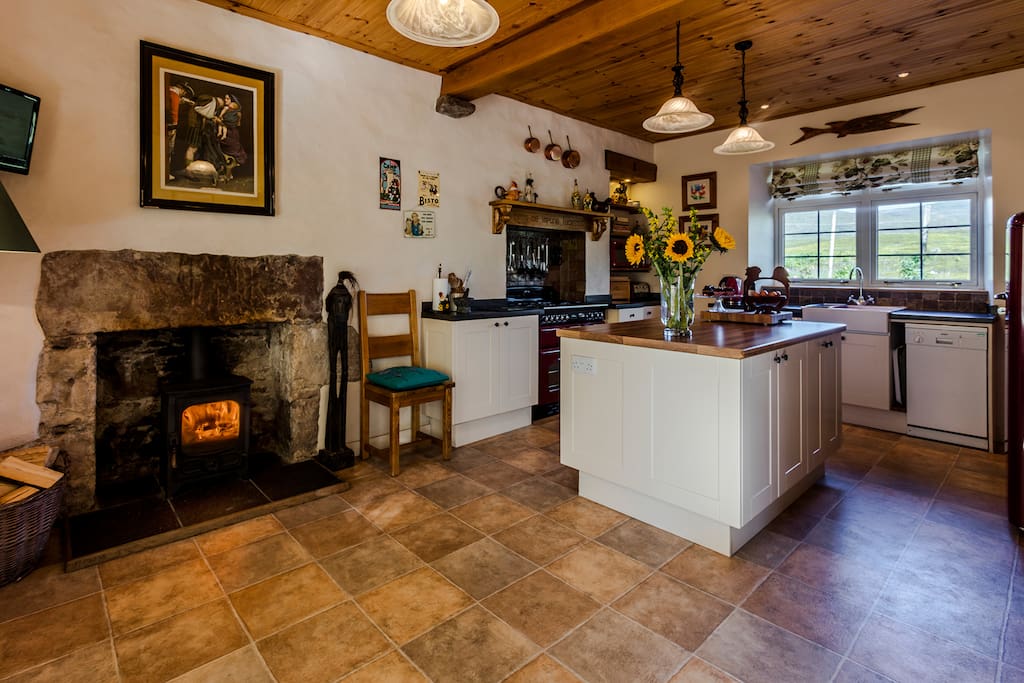 Everything you need for creative cooking in this spaciouse kitchen.