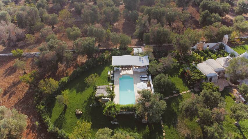 TRULLI IL GECO SOGNANTE Elegant trullo with pool gallery image 4