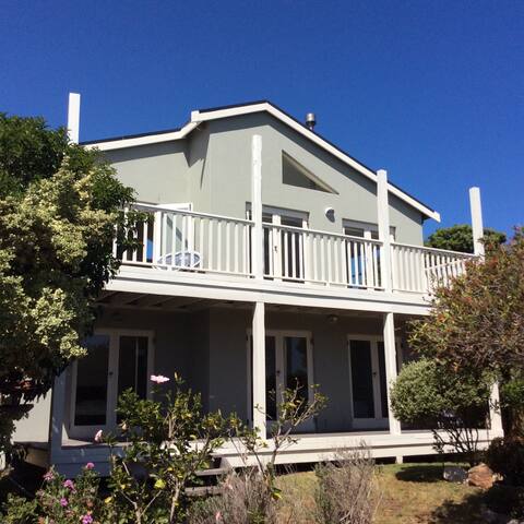 Beautiful beach house near Cape Point gallery image 2