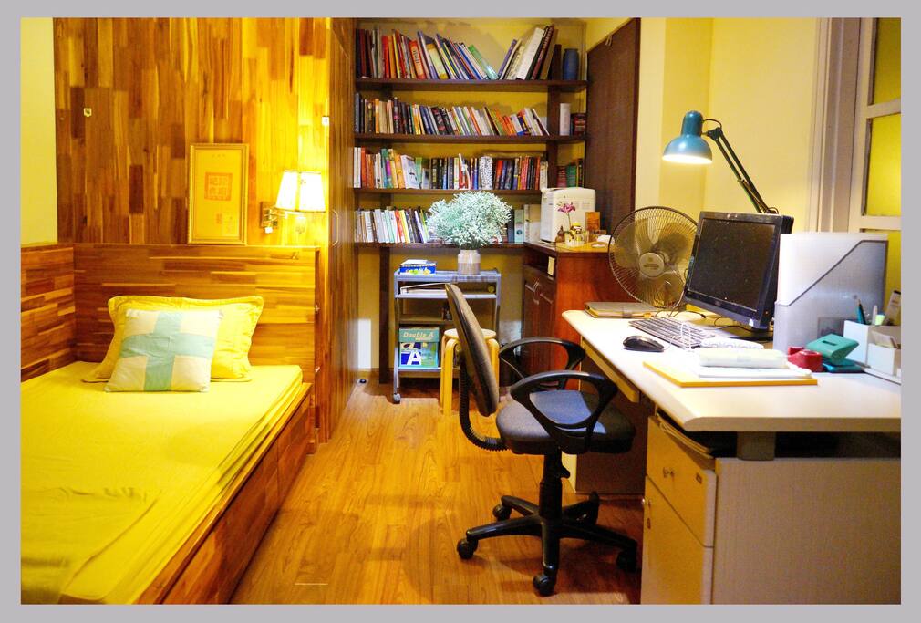 Private bedroom with single bed (1.2mx2m) on the 4th floor