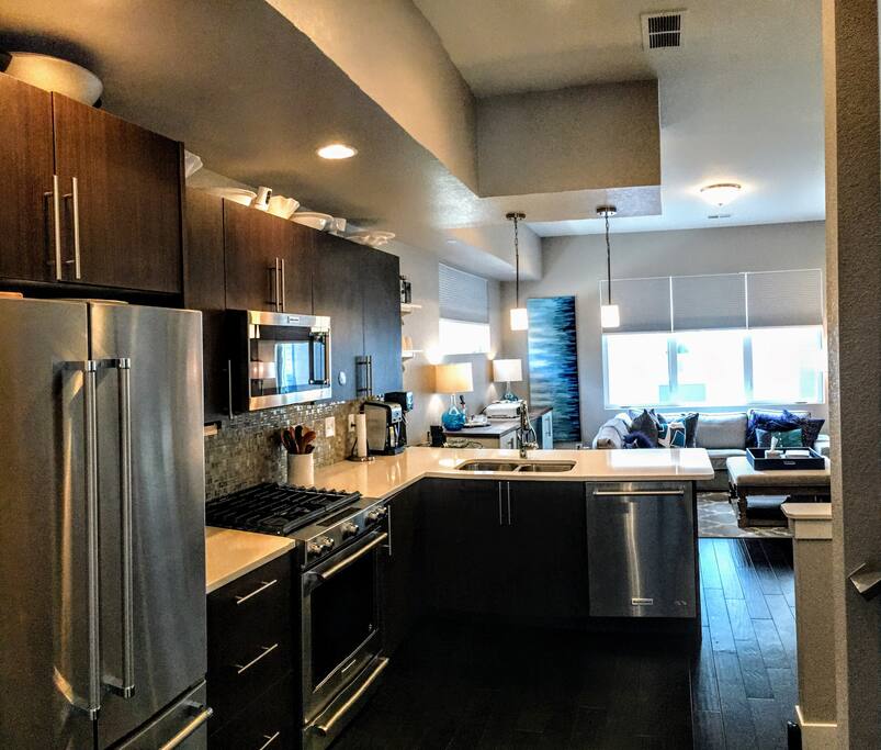 Beautiful Fully Equipped Kitchen