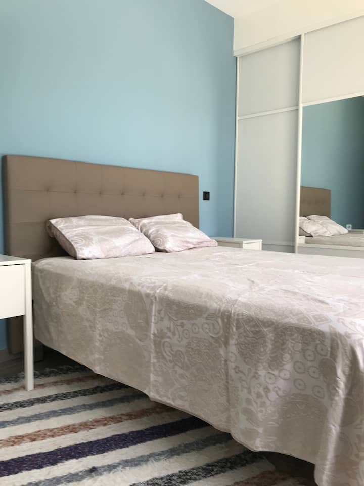 ოთახი, რომელსაც აქვს სააბაზანო 