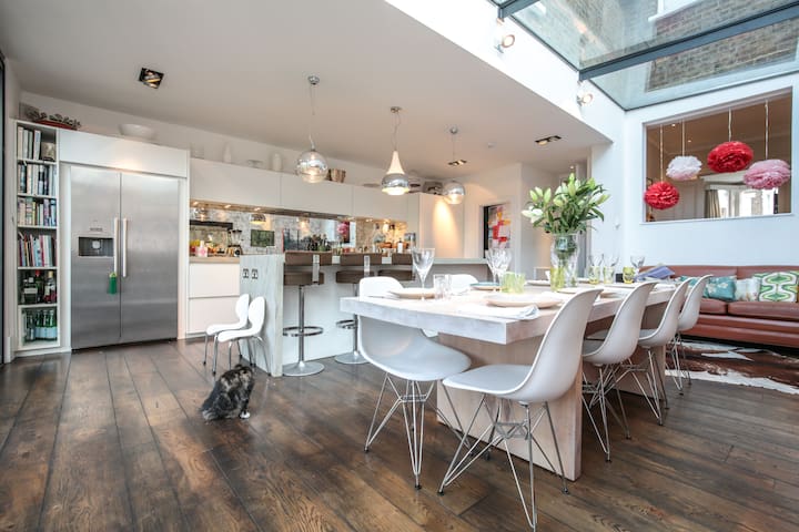 Chic Family Home near Notting Hill gallery image 3