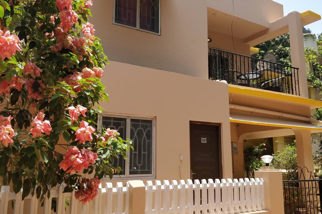Villa Frontage