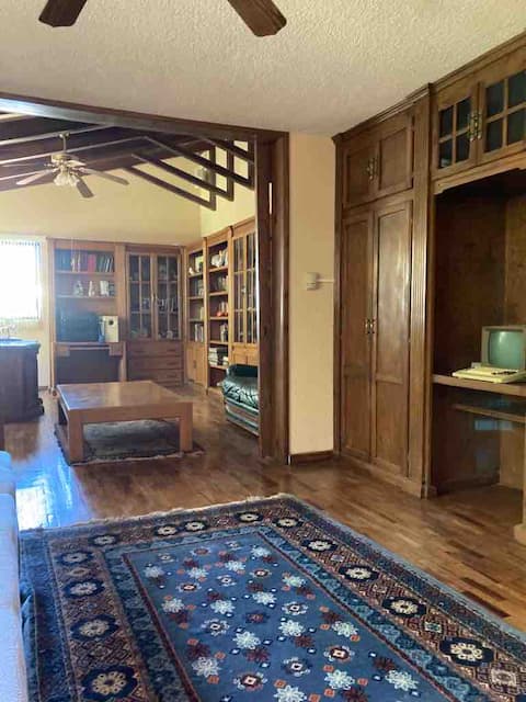 Top Airbnb: yellow house in Villa De Pozos