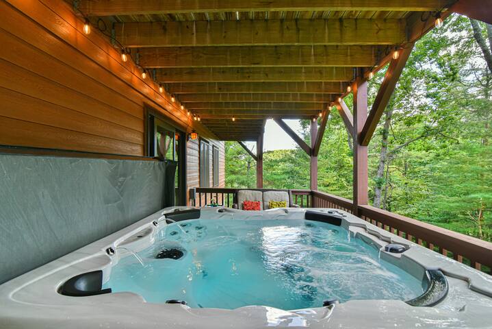 Upscale family oasis. Close to everything. Hot tub gallery image 3