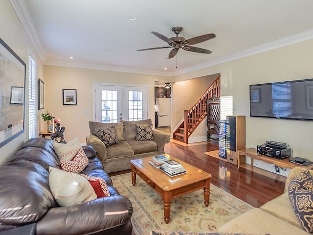 Waterfront Retreat, Spacious Family Homestead