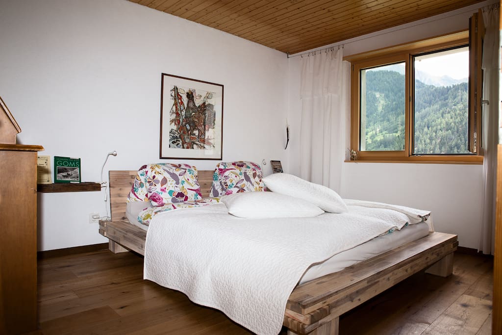 Doppel-Schlafzimmer mit echten Holzdielen