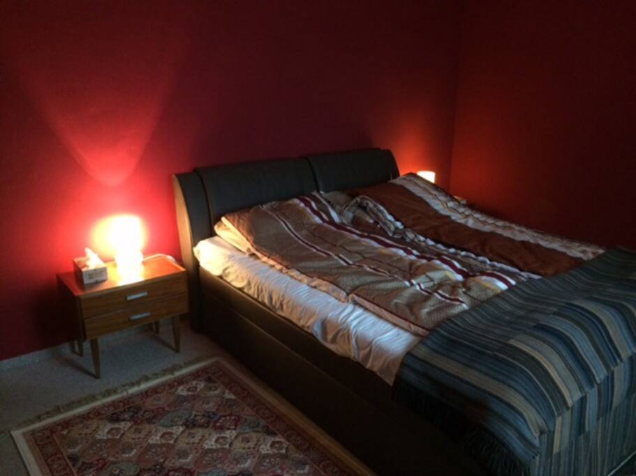 Schlafzimmer 1