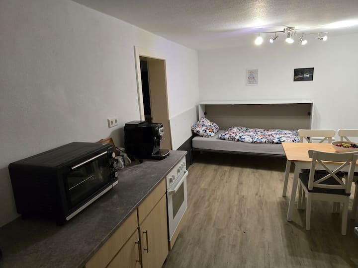 Fino all'arrivo della nuova cucina attualmente con forno mobile, tostapane, macchina da caffè, pizza baker,  friggitrice
