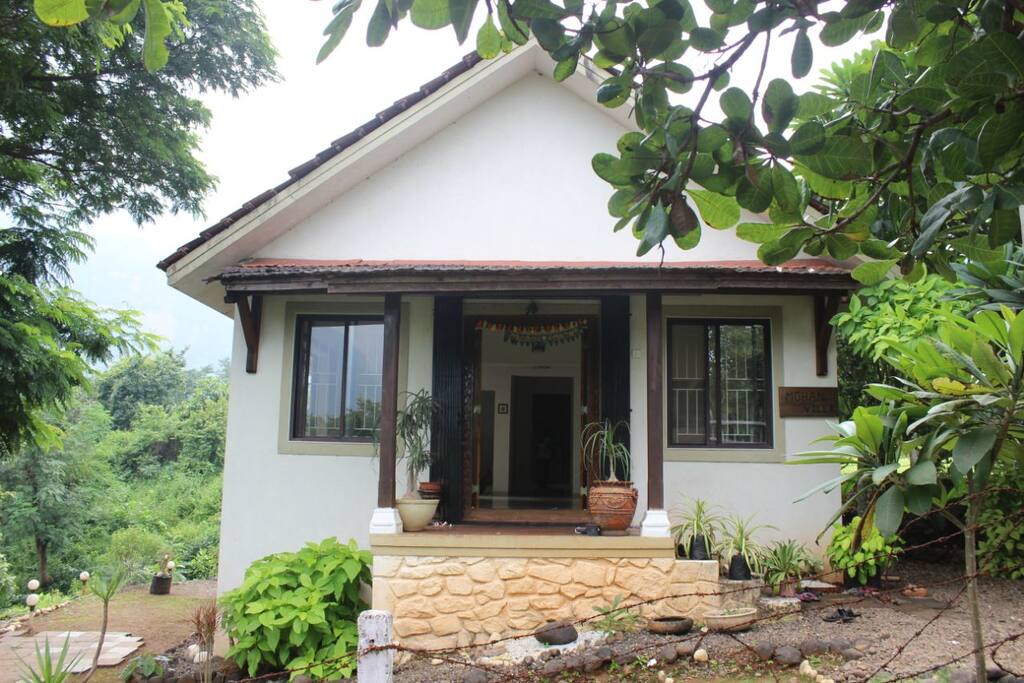 Spectacular mountain facing bungalow in Karjat - Bungalows for Rent in