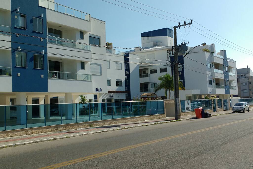 Vista Frontal do Condomínio