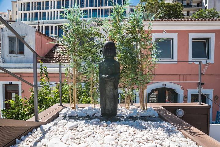 Lisbon4Real: Deluxe 3BR Rooftop in Principe Real gallery image 3