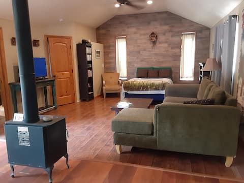Top performing Airbnb: Swiss Cabin One Bedroom in Julian
