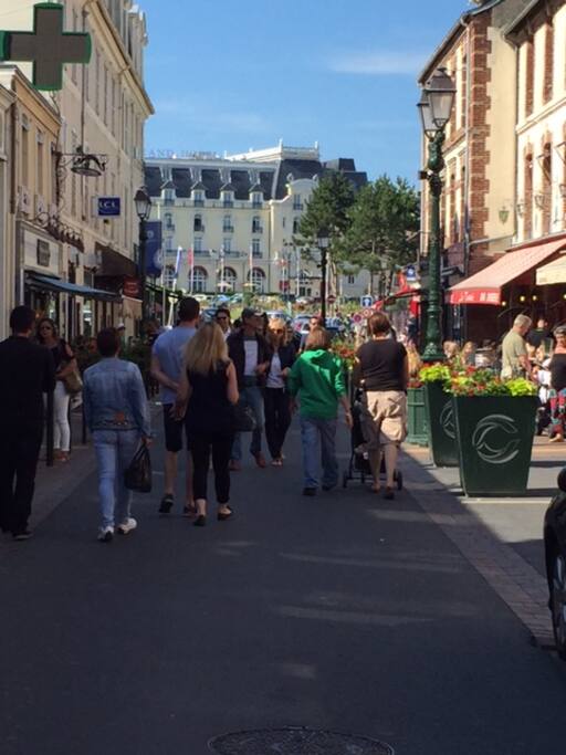 L'avenue de la Mer