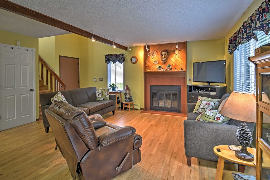 Relish the home's comfortable furnishings, hardwood floors, and open-concept layout.
