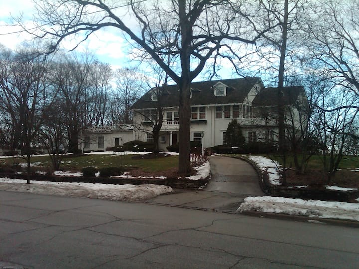 Room 2, Historic Elgin Gold Coast Estate Houses for Rent in Elgin