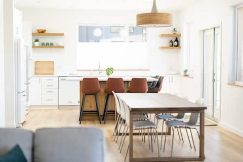 Hilltop House – newly-built, central Tofino home
