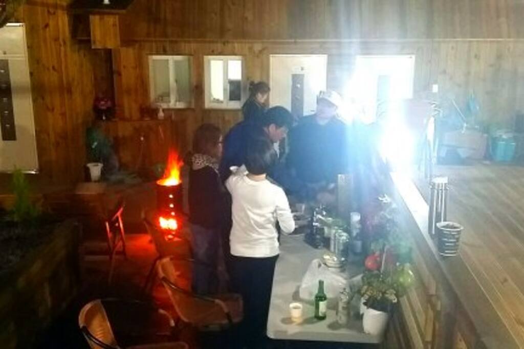 한겨울에도 따뜻하게 각종파티(바베큐),워크샾,이벤트를 진행할수있는 ROOF GARDEN-(난로에,고구마.군밤을 구워먹을수있어요~)