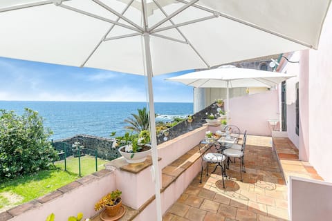 Ancient residence overlooking the sea, with garden