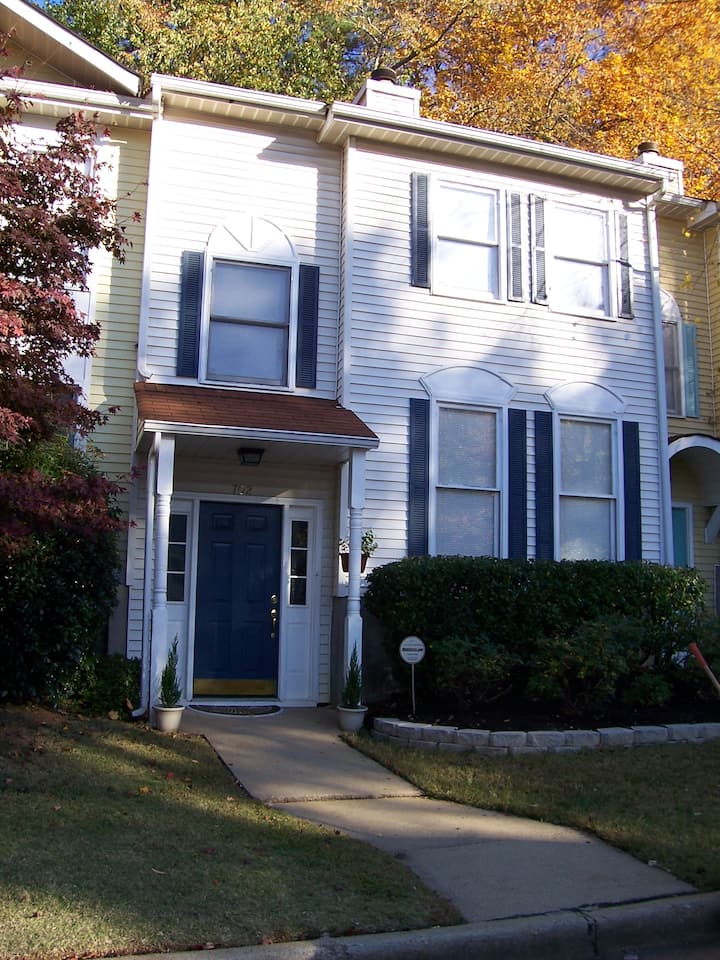 Townhouse in Avondale Estates 2 bed 2.5 bath Nice! Townhouses for