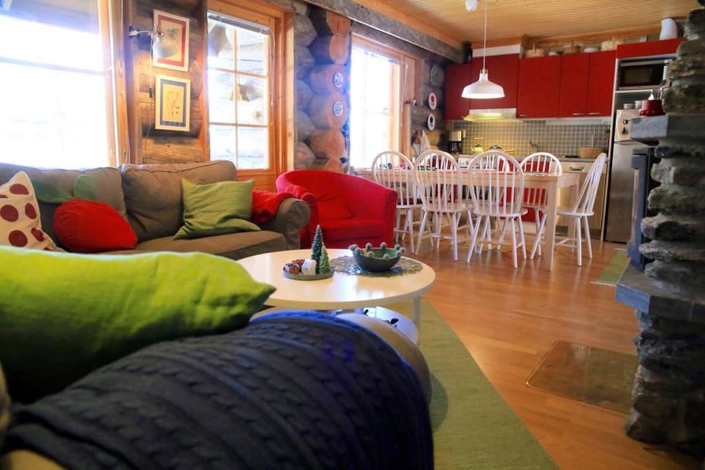 Lounge area and kitchen table for 8.