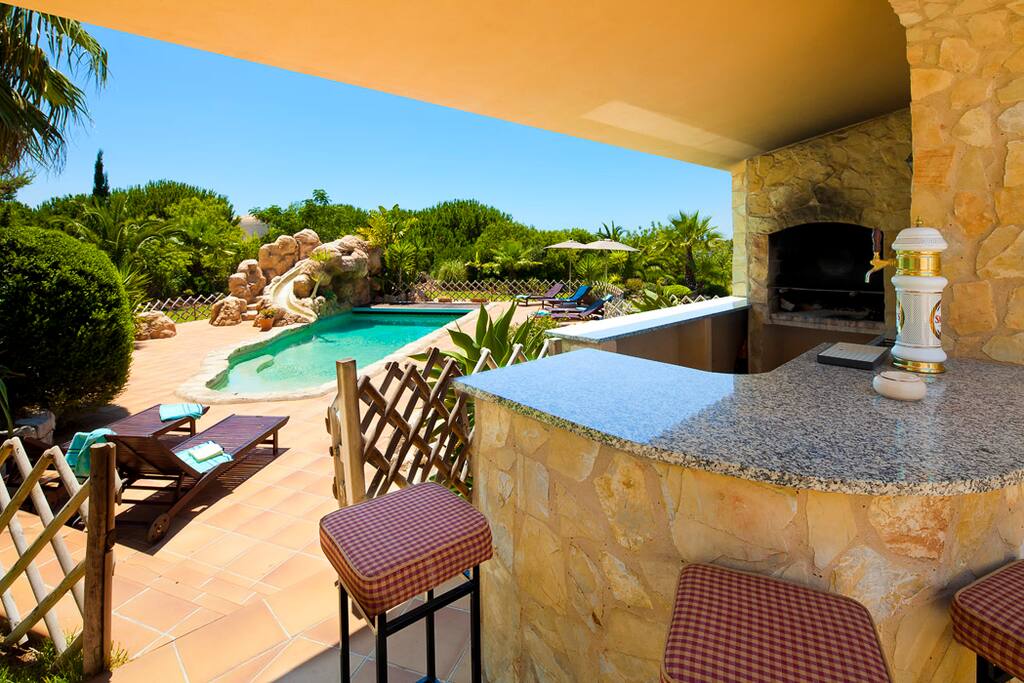 Bar and pool area
