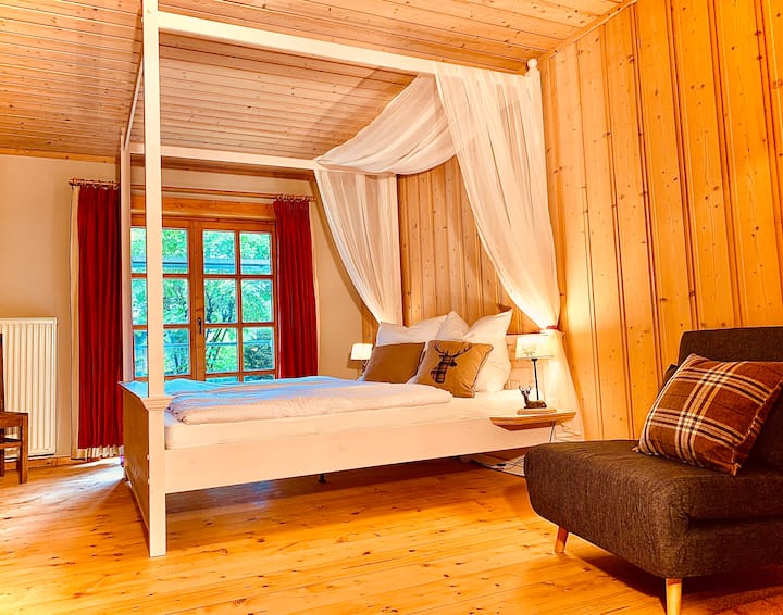Ground floor: Bedroom