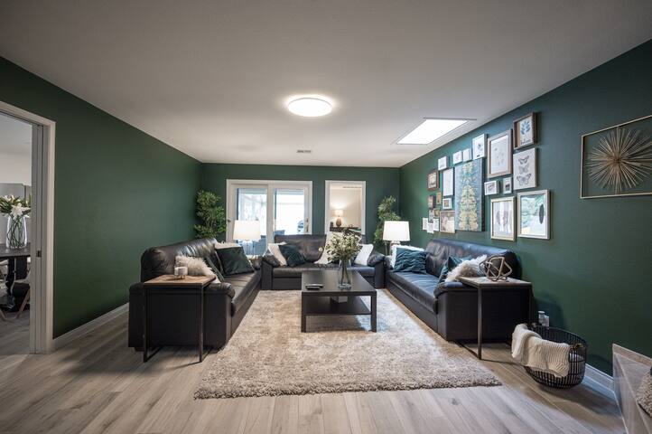 Monthly Villa • Heated Pool,Spa,FastWiFi,GameRoom gallery image 2