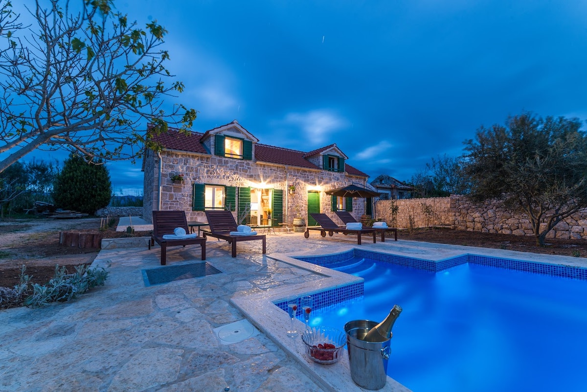 Villa Lipa · Romantic Villa with pool, great beach
