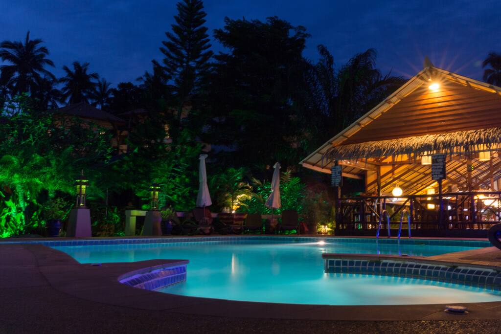 Piscine / jacuzzi, Restaurant tropical, Jardin zen