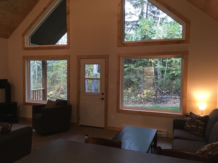 Chris’s Country Cabins - Black Bear Cabin - Alberta
