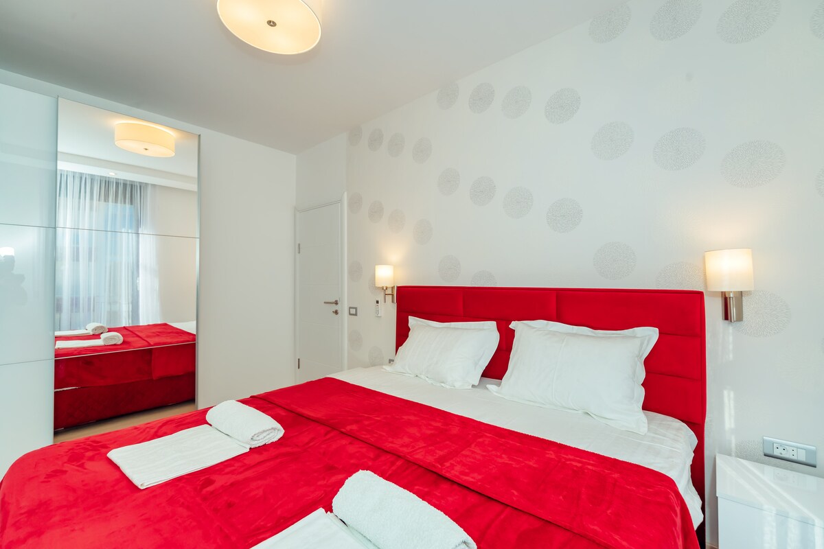 الغرفة الأولى